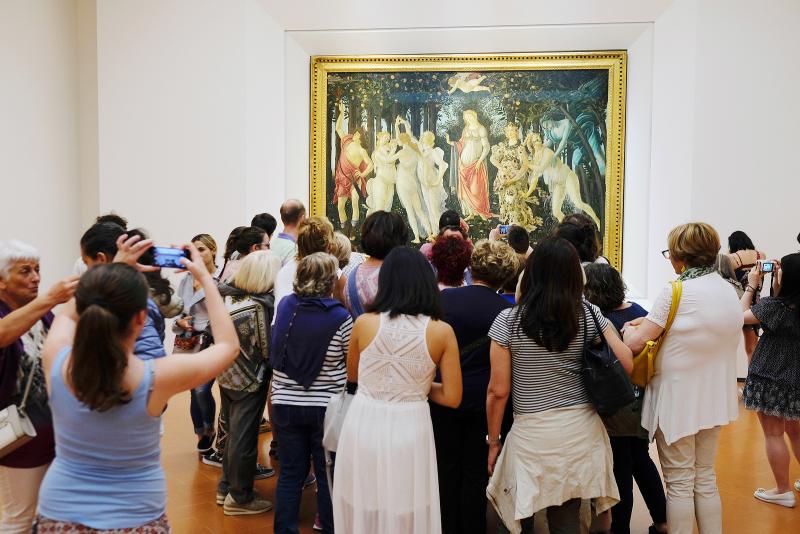 visitors in Uffizi gallery in Florence