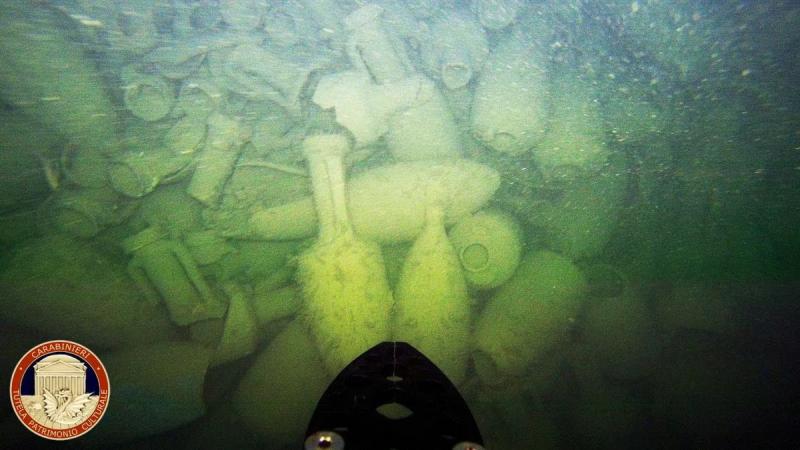 Amphorae in the wreckage