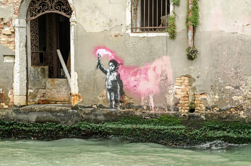 "Migrant Child" mural in Venice