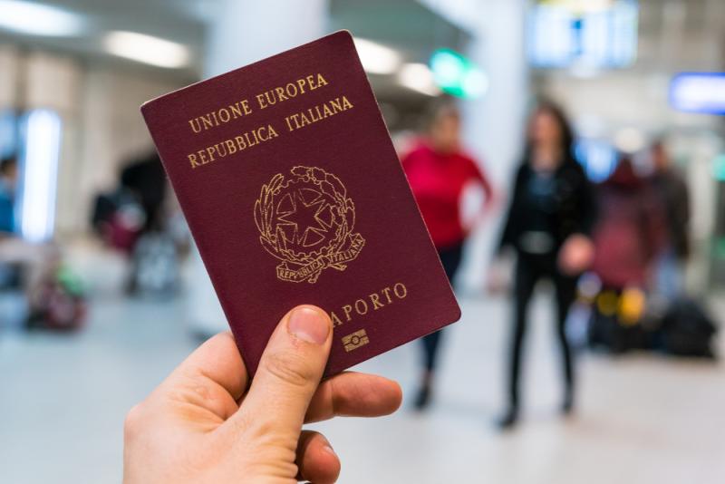 Italian passport