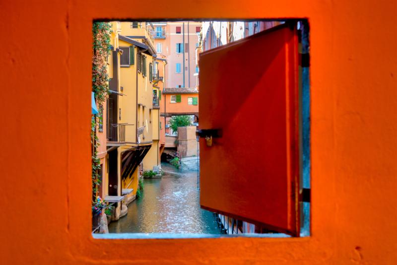 Finestrella of Via Piella