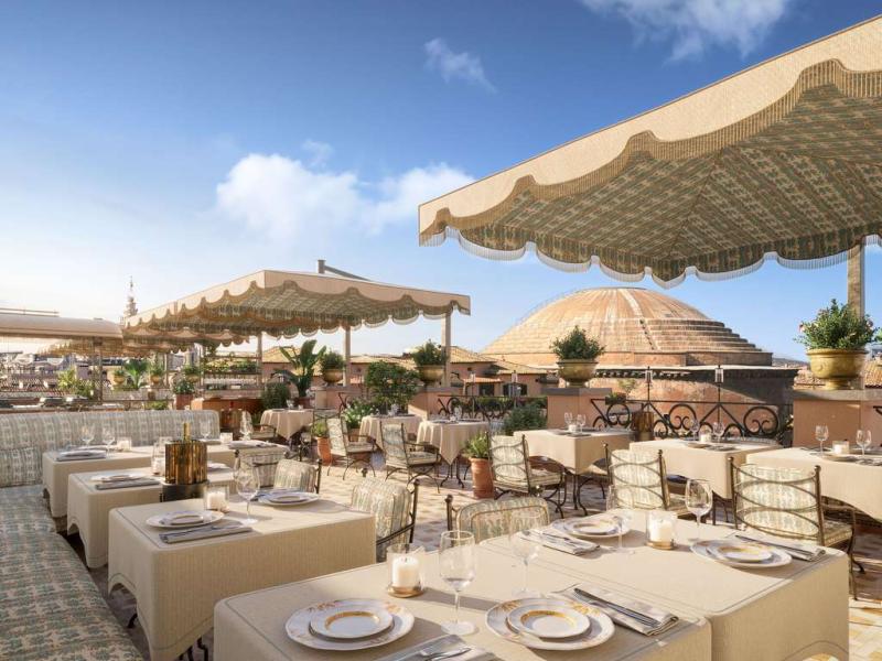 Outdoor dining at Orient Express La Minerva / Photo: Alexandre Tabaste