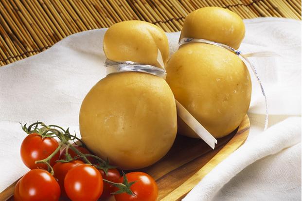 Fried Provola with Anchovy Pesto and Candied Tomato | ITALY Magazine