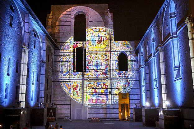 Video mapping on Facciatone Siena