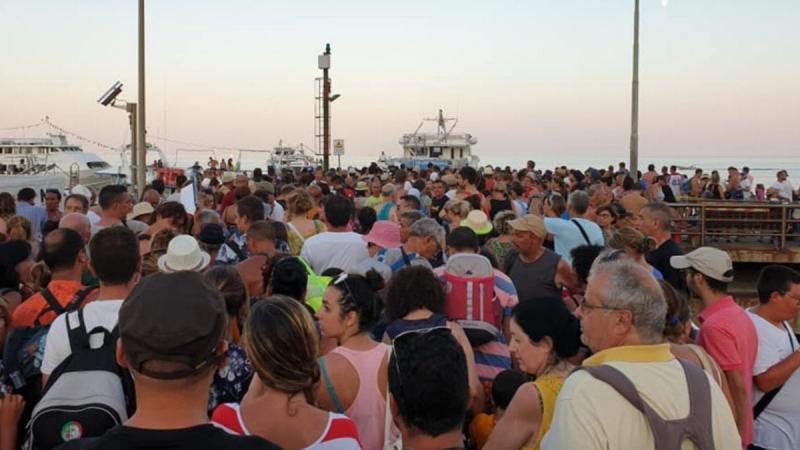 Tourists at the dock in Stromboli 