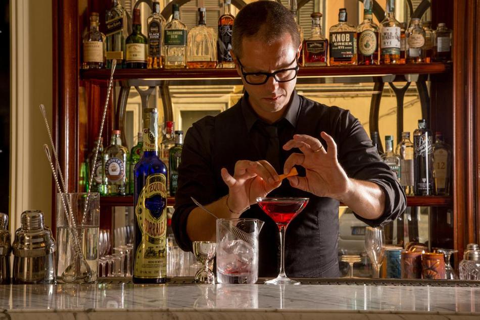 Lounge Bar of the Hotel Locarno best hotels for aperitivo in Rome