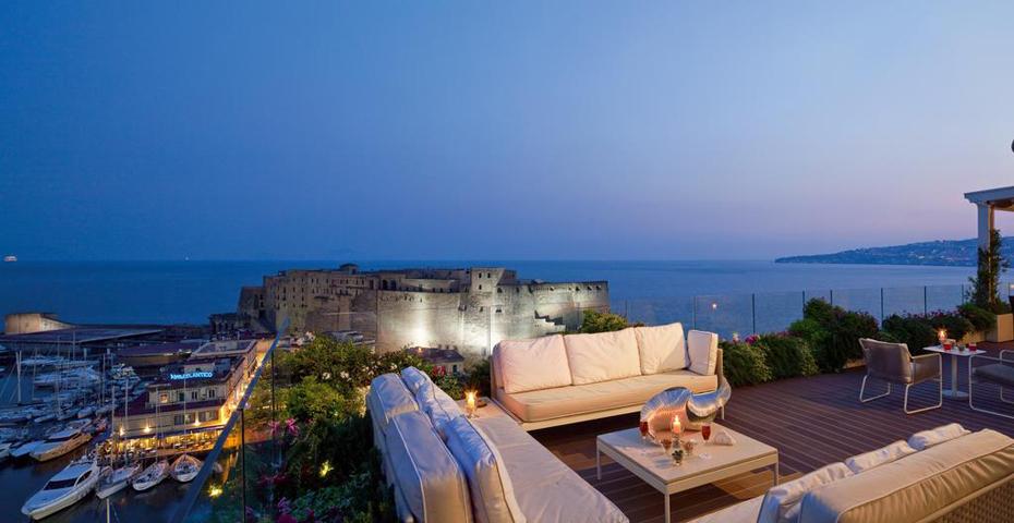 best hotels in Naples