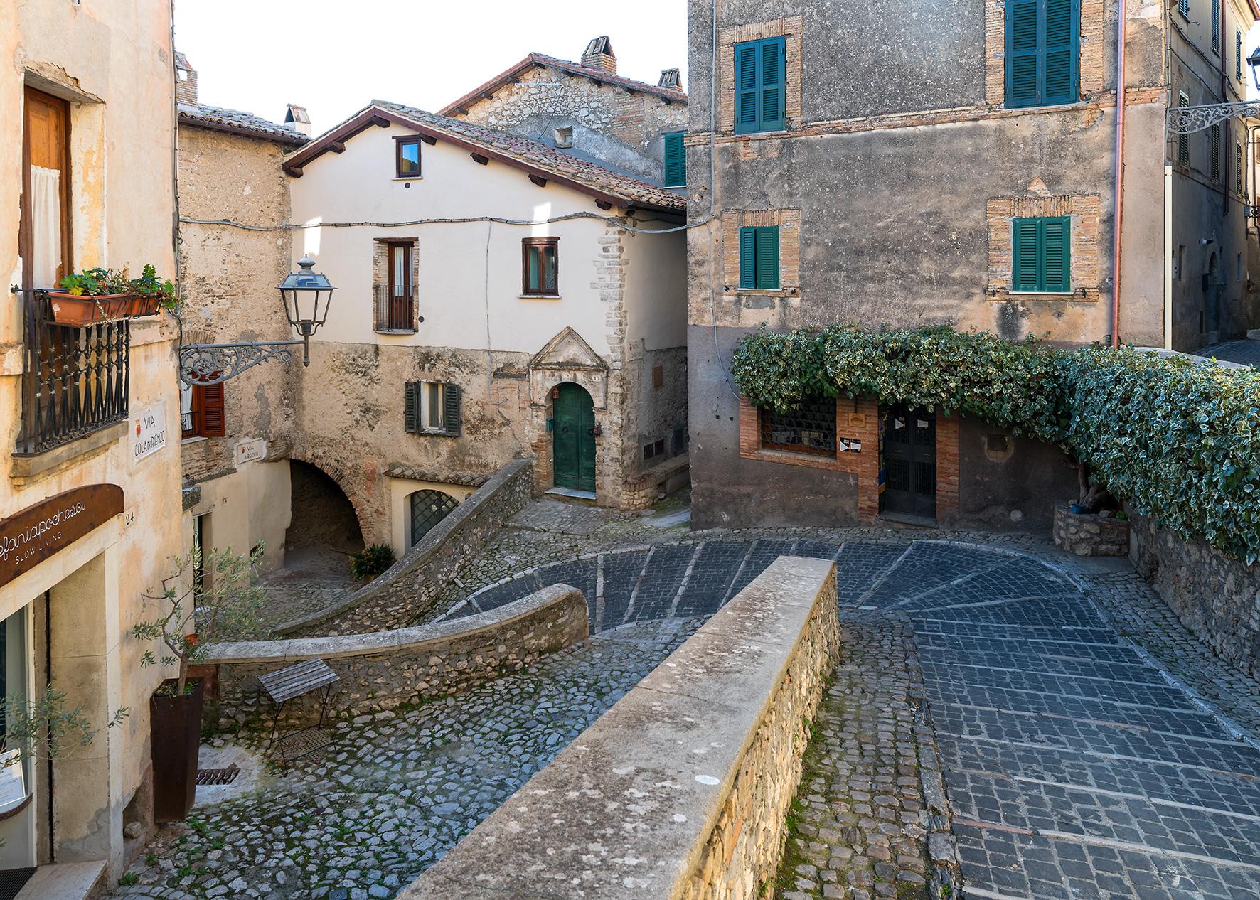 Cat and Georgette Nelson take guests to house viewings in villages such as Casperia and walk them through the whole process. Credit: Kitchen Table Travel Co.